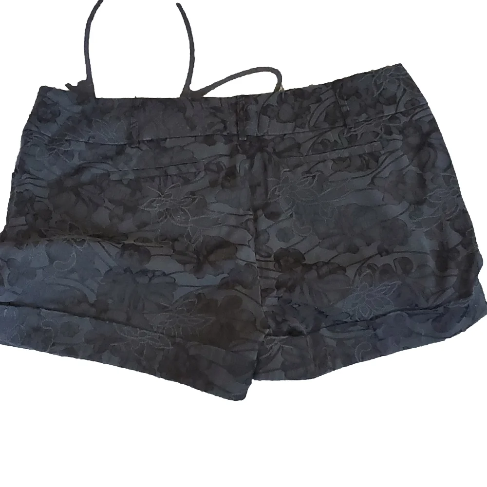 Smart set Black Embossed shorts size 16 - Picture 4 of 4